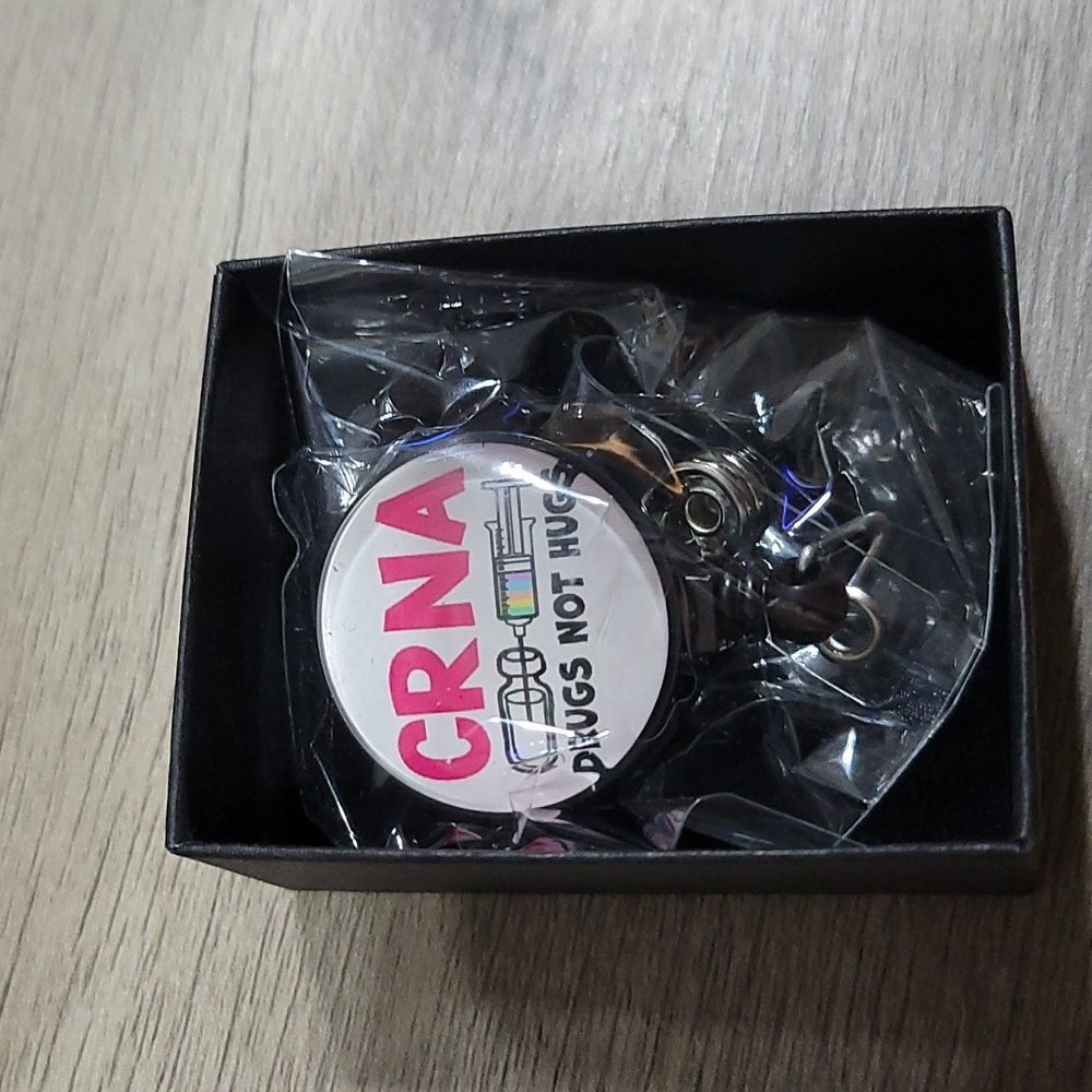 Retractable badge reel